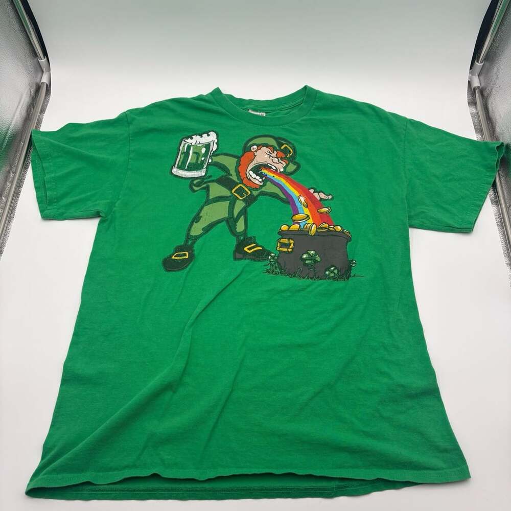 Gildan St. Patrick's Day Drunk Leprechaun Vomiting Rainbow Gold Tee Green Size L